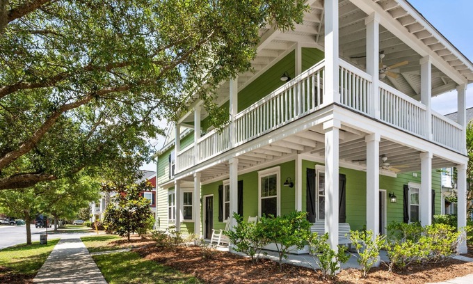 Bluffton House | The Salty Lime- 4 Bedroom Townhouse in the heart of Old Town!