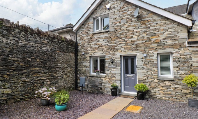 Windermere Cottage | THE SANCTUARY, family friendly, with a garden in Windermere