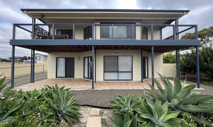 Kingscote House | The Sandcastle, KI - Esplanade location