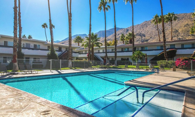 Palm Springs Condo | ☀️ The Sandstone Villa