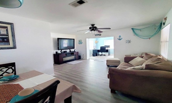 South Pinellas Community Council House | The Sea Scallop Minutes to Madeira Beach