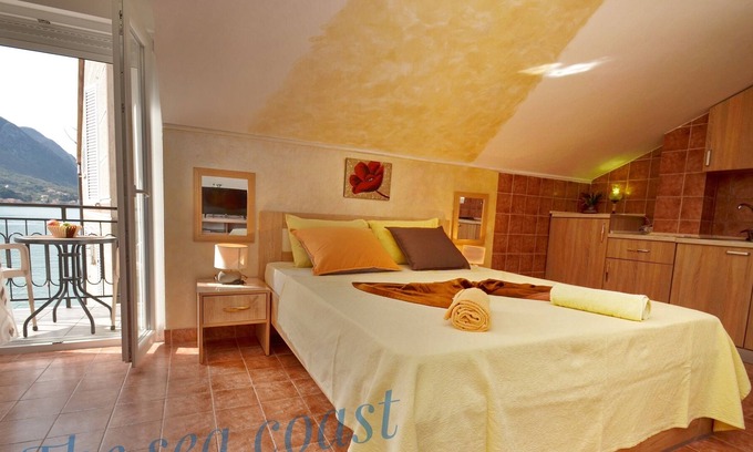 Dobrota Apartment | The SeaCoast,studio apartment with a large terrace and a direct view of the bay