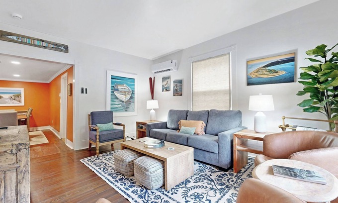 Historic District House | THE SEADOG SHANTY- 2 BD, 2 BA - SLEEPS 6 *Pet Friendly*