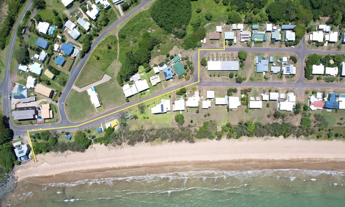 Sarina Beach House | The Shack - Sea breeze and a walk to the beach.