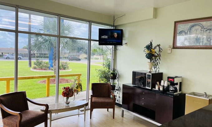 Lobdell/Woodale Hotel | The Shades Motel