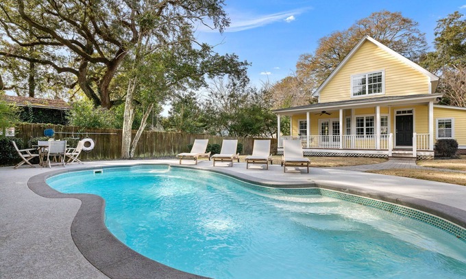 North Charleston House | The Shady Oak | Pool in Park Circle