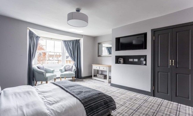 Burnham-on-Crouch Hotel | The Ship Inn