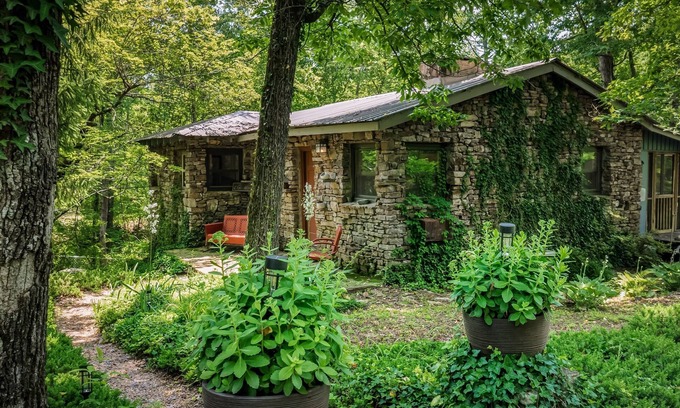 Mentone Cottage | The Shire-riverside w/hot tub, fire pit, kayaks & fenced yard