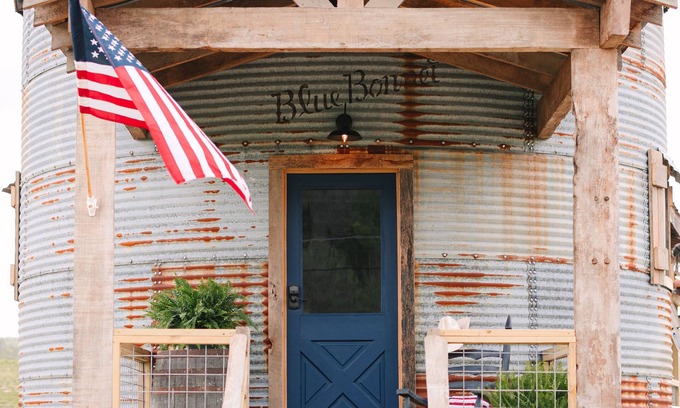 Lynchburg Other | The Silos at Promise Manor "Duke". Farm stay mins from historic Lynchburg, TN.