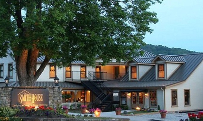 Dahlonega Hotel | The Smith House