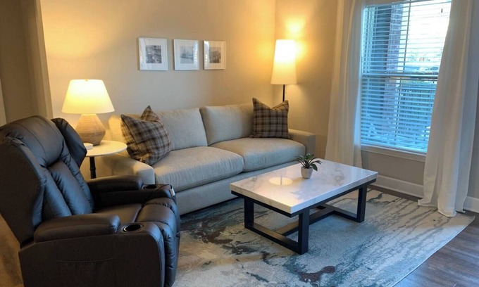 Westerville Apartment | The Snowbird Suite | No Steps | Walk-In Shower!