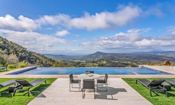 Santa Rosa House | The Sonoma Estate: Pool, Hot Tub & Mountain Views!
