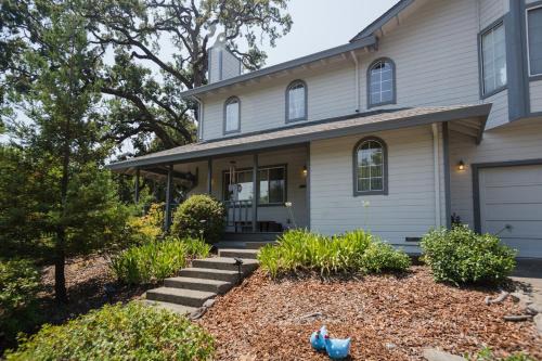 Eldridge House | The Sonoma Grape Escape 4 BD and 2,5BA Wineries Nearby