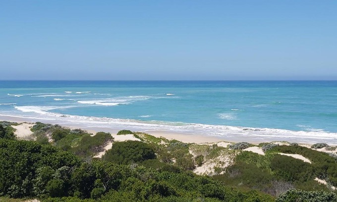 Aston Bay Apartment | The Sparrow's Nest Beach-Front Self-catering