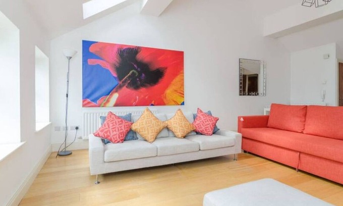 Cathedral Quarter Apartment | The Spire Apt - Spacious 2-Bed City Centre Apt – Sleeps 5 | Cathedral Quarter Location