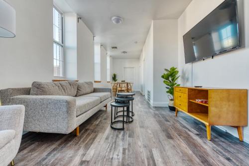 Chinatown Apartment | The Stairway Suites - Convention Center