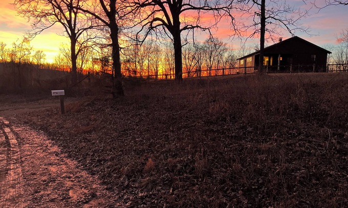 Boston Cabin | The Stargazer Cabin at Moonhull Mountain — hike-in, hike-out lodging on the OHT