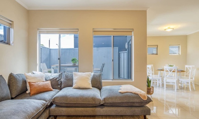 Stirling House | The Stirling Experience the Sea to City Lifestyle