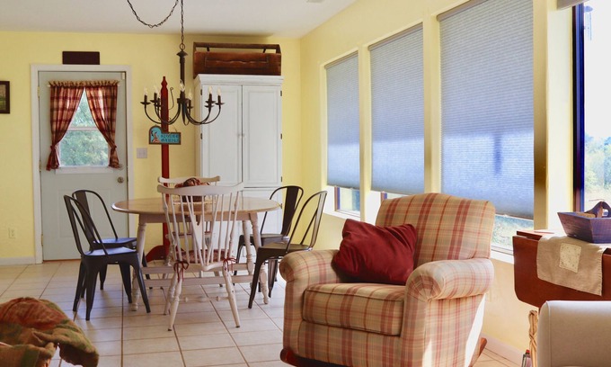 New Cambria Cottage | The Sundae Cottage - A Missouri Sweet Spot , beautiful views, secluded 🌻