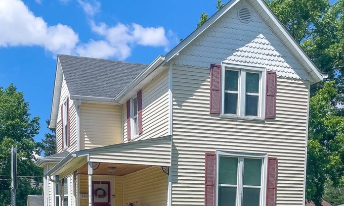 Noblesville House | The Sunny Maple! Summ