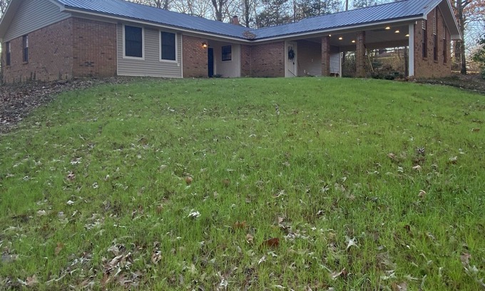 Tie Plant House | The Tall Pines. Just minutes from beautiful Grenada Lake