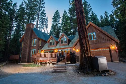 Carnelian Bay House | The Tallac Lodge Hot Tub Walk 2 Beach