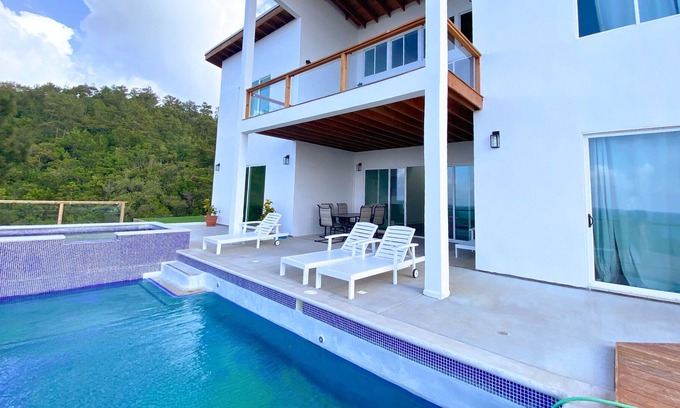 Roatan House | The Tamatoa House: The Trophy Island Paradise