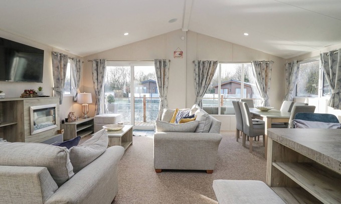 Carnforth Cottage | The Three Bears Lodge, Coniston Drive 11