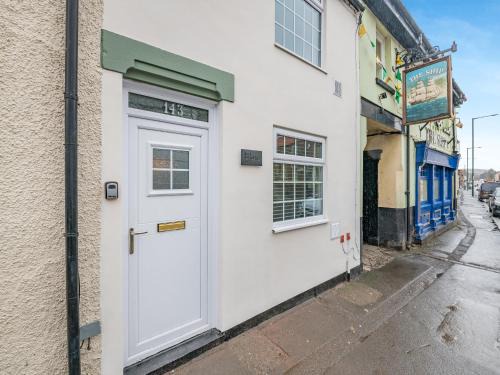 Guisborough House | The Tipsy Bee At 143