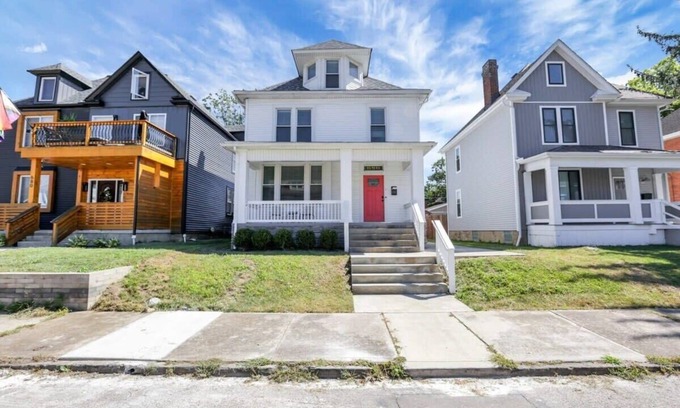 Livingston Park House | The Top Of Columbus - 4 BR 2.5 BA