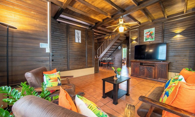 La Fortuna Cabin | The Toucan Nest - 4BR AC, Gated, Pool. Enjoy!