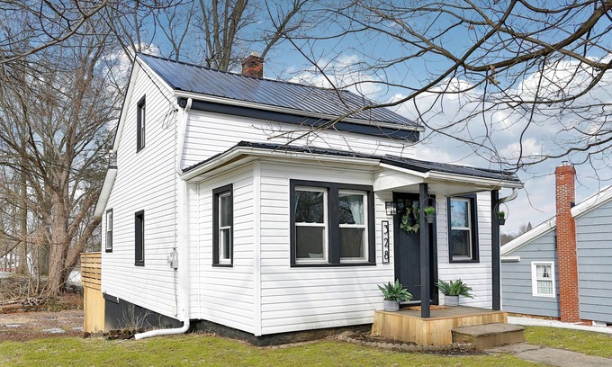 Canal Fulton House | The Towpath Retreat: A Cozy Farmhouse Stay