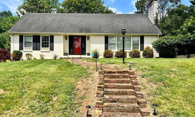 Bardstown House | "The Trailhead" - Beautiful Property in the Heart of Bardstown