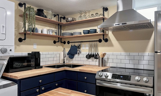 Twin Falls House | The Travelers Hideaway: King & Queen, Pet-friendly!