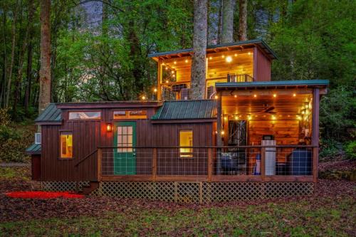 Hayesville House | The Tree Spa, Tiny Cabin w Hot Tub in the trees
