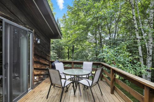 Phelps House | The Treehouse Lakes & Trails Cabin cabin