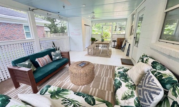 West Ashley House | The Tropic - Large Jungly Oasis, Great for Groups