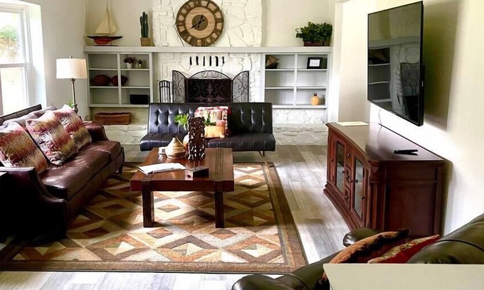 Lowell House | The Twin House Summar