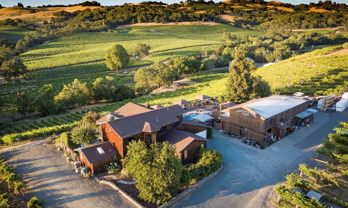 Healdsburg House | The Ultimate Wine Lover's Experience