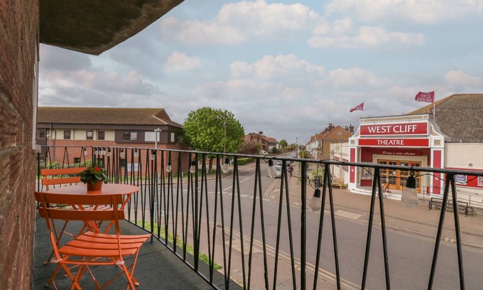 Clacton-on-Sea Cottage | THE UPPER CIRCLE, pet friendly in Clacton-On-Sea