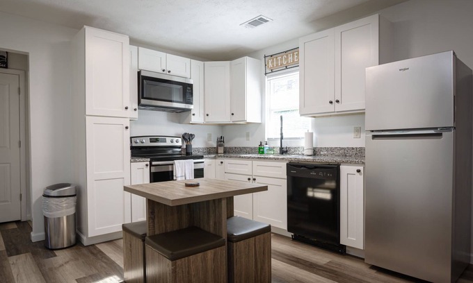 Fortson House | The Upscale Mid Century Modern Home