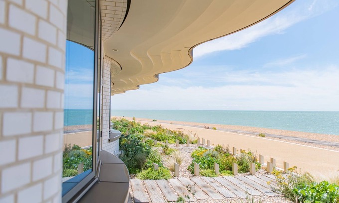 Folkestone House | The View at Shoreline - a holiday let by Bloom Stays that sleeps 4 guests in 2 bedrooms