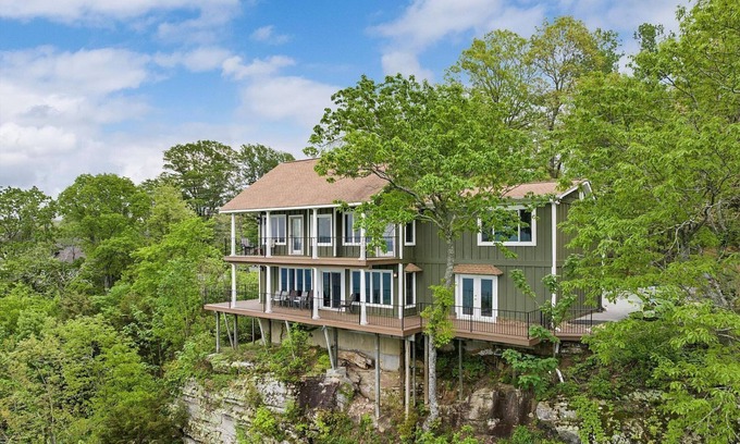 Lookout Mountain House | The View! Charming 3-bedroom house Cloudland/West Brow/Rising Fawn