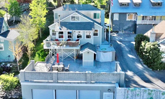 June Lake House | The Village House - Pet Friendly