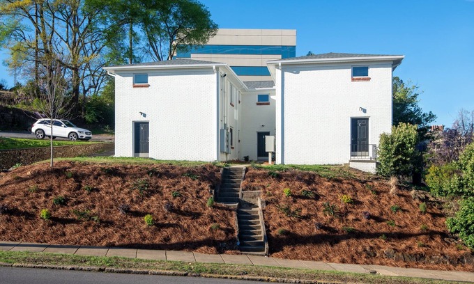 Five Points South Condo | The Vulcan Octoplex - 8 Private Units/WiFi/Parking