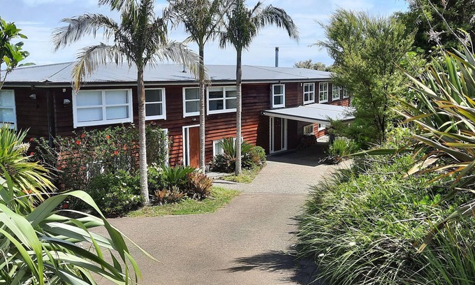 Waiheke Island Cabin | The Waiheke Lodge - Comfort for 24