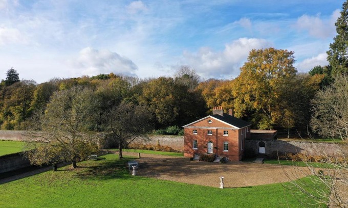 Hertford House | The Walled Garden at Woodhall Estate