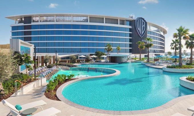 Abu Dhabi Hotel | The WB Abu Dhabi, Curio Collection By Hilton