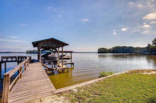 Trinity House | The Whacky Shack Family Cabin with Fire Pit!