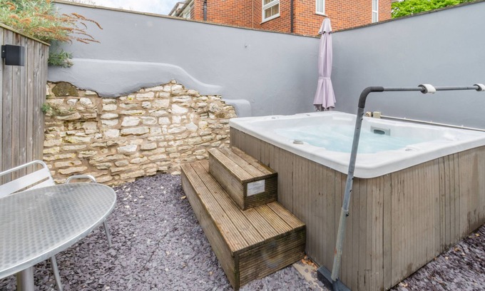 Kilnwick Cottage | The White House